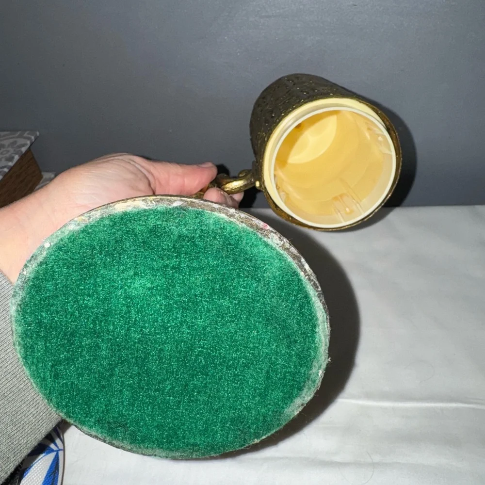 Vintage gold metal stand Dixie cup holder vanity Hollywood regency filigree - Picture 3 of 4